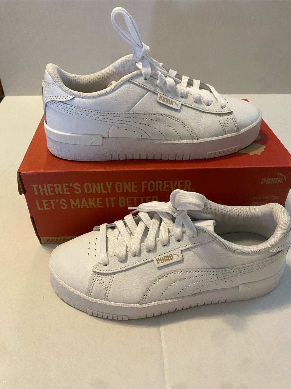 PUMA Womens Low Top White Leather Court Sneakers Size 7.5 Casual Lace Up Shoes - Picture 2 of 10